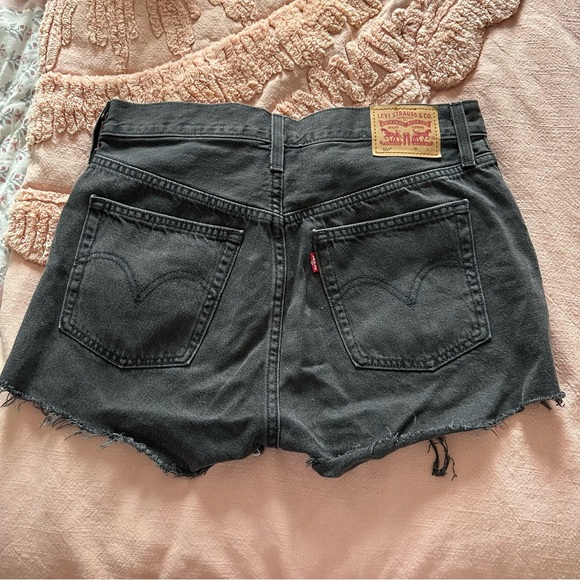 Levi 501 Jean Shorts - Picture 2 of 6